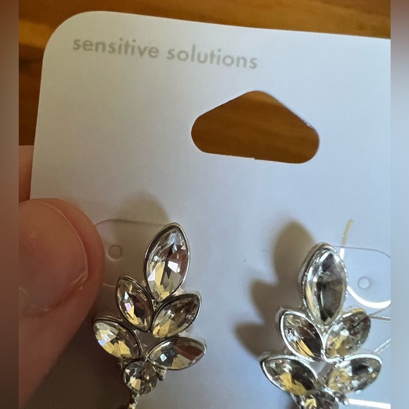 NWT Bridesmaid and Maid of Honor Earrings, Set of 8 - Picture 6 of 6